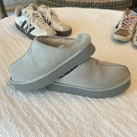 UGG Women's Cozy Gray Slippers - Picture 5 of 7